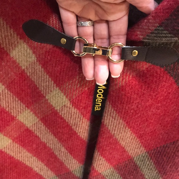 Red Cape - Picture 2 of 8